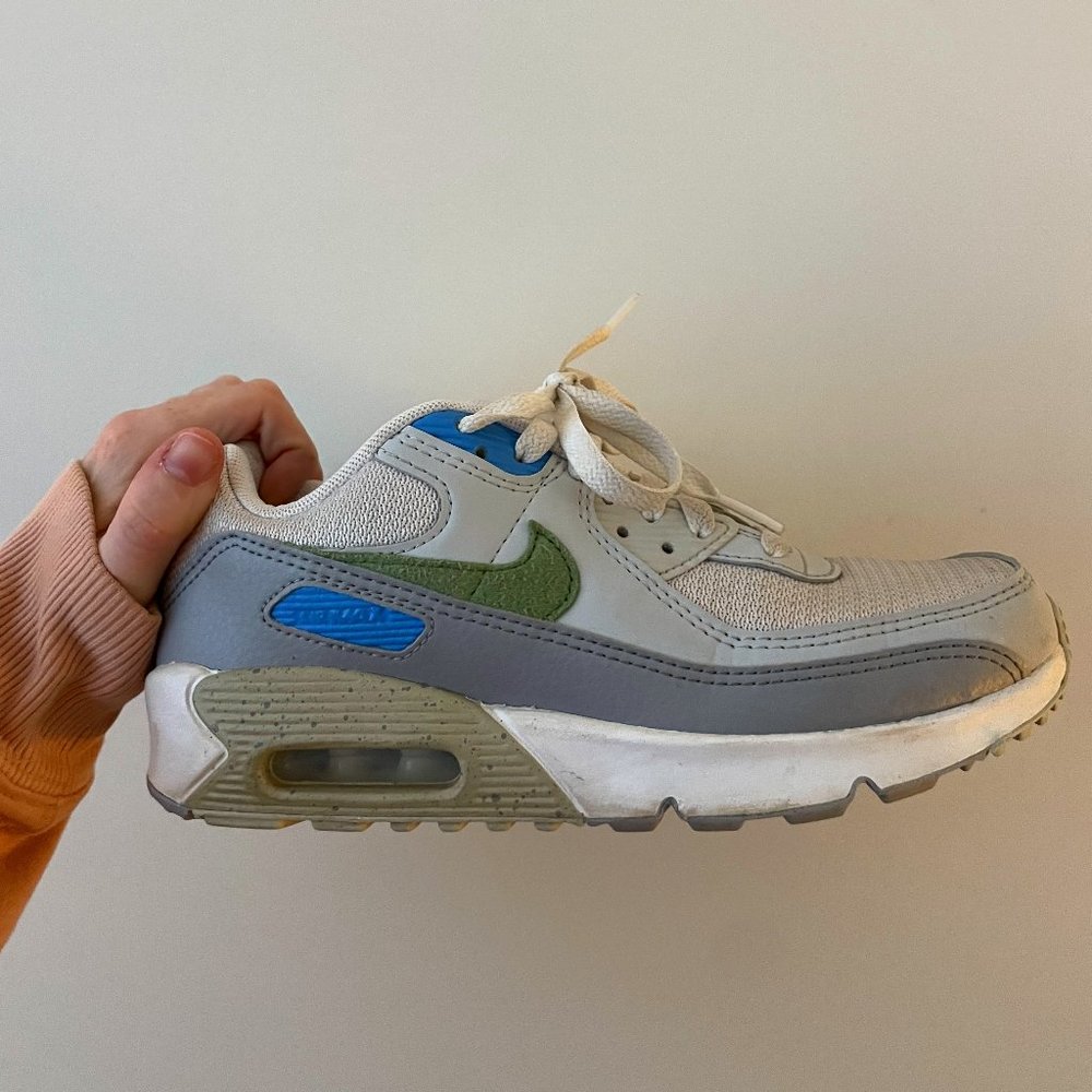 EUC Nike Air Max 90 2022 Women's Athletic Shoes